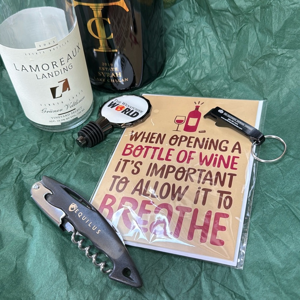 🍷WINE THEMED GIFTS: CARD, BOTTLE OPENER, CORK SCREW, BOTTLE STOPPER